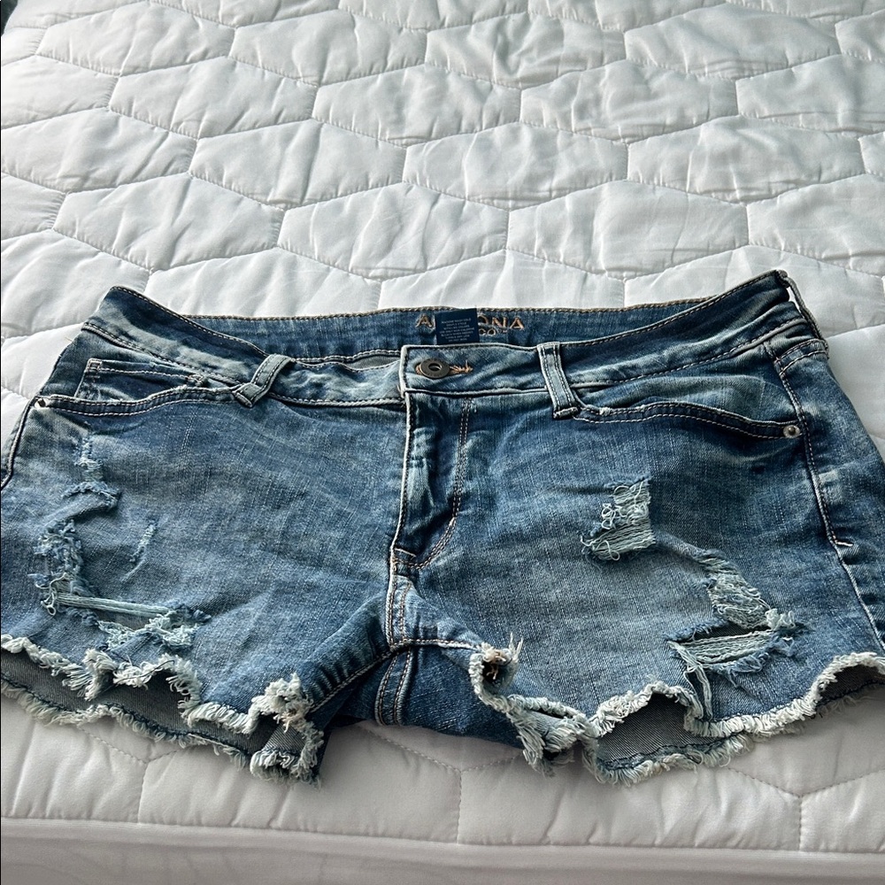 Arizona  Jean Co  jrs 11 Distressed Denim Shorts